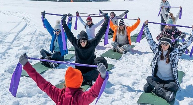 Eklem Sağlığı için 2400 m’de Yoga Yaptılar