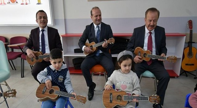 Haymana Belediyesinden Çocuklara Ukulele Kursu