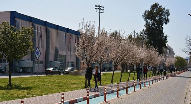 Kampüsün her noktası adeta doğal tablo oluşturuyor