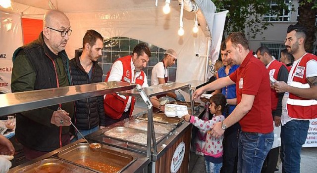 Ramazan’da 22 Bin Kişi Merhamet Çınarı’nın Altında İftar Açacak