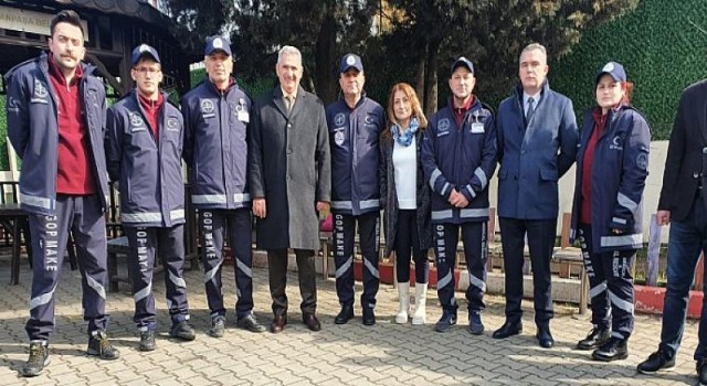 Türkiye’nin ilk ve tek sağlık personelinden oluşan MAKE EKİBİ ( Medikal Araştırma Kurtarma Ekibi) Deprem anı ve tahliye tatbikatı’nda öğrencilerin yanındaydı.