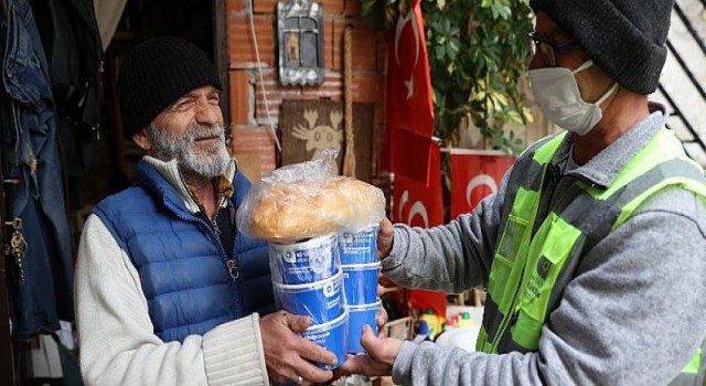 Büyükşehir’den hayat kolaylaştıran yemek hizmeti 2 öğün, 3 çeşit yemek kapılarınateslim ediliyor