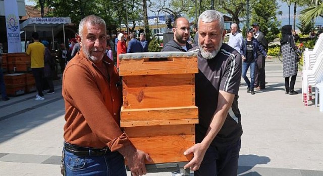 Gölcük Belediyesi’nden Hem Arıcılığa Hem de Kasın İstihdamına Destek