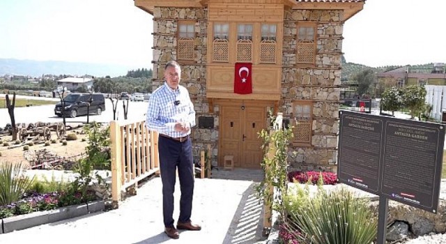 Hatay Büyükşehir Belediye Başkanı Doç. Dr. Lütfü Savaş, Antalya Bahçesini tanıttı