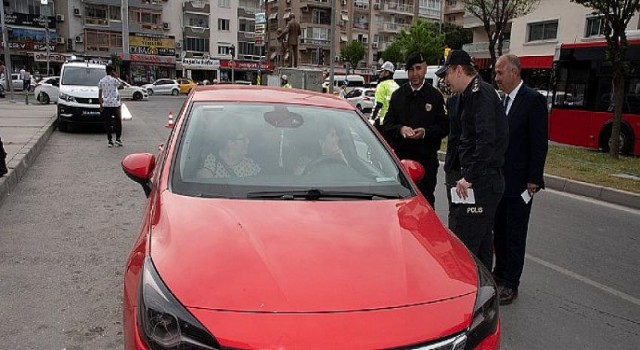 Karşıyaka’daki sürücülere Bayramınız kemerli olsun dendi