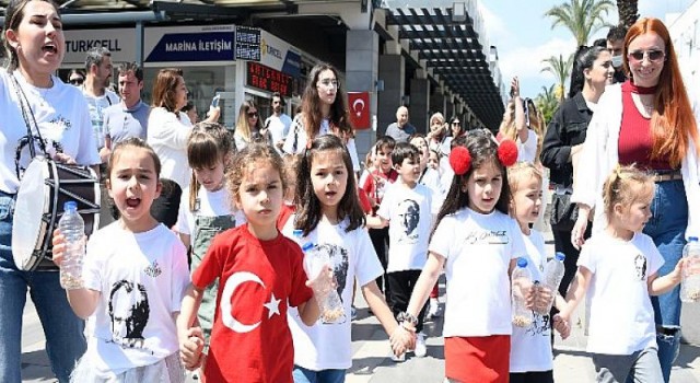 Kemer Ayışığı Anaokulu Öğrencilerinden Geleneksel 23 Nisan Yürüyüşü