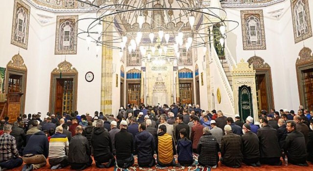 Restorasyonu tamamlanan Kurşunlu Cami’de ilk Teravih Namazı kılındı