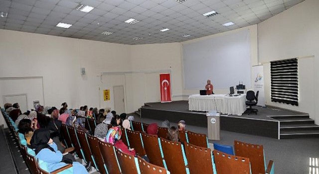 Van Büyükşehir’den ‘Bilinçli Medya Kullanımı’ Semineri