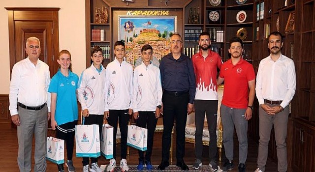 Başkan Savran Başarılı Sporcuları Ödüllendirdi