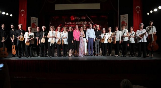 Bayraklı Mandolin Orkestrası ‘yaza merhaba’ dedi