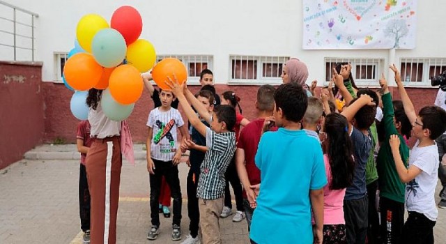 Gönüllüler Çocuklar İçin El Ele Verdi