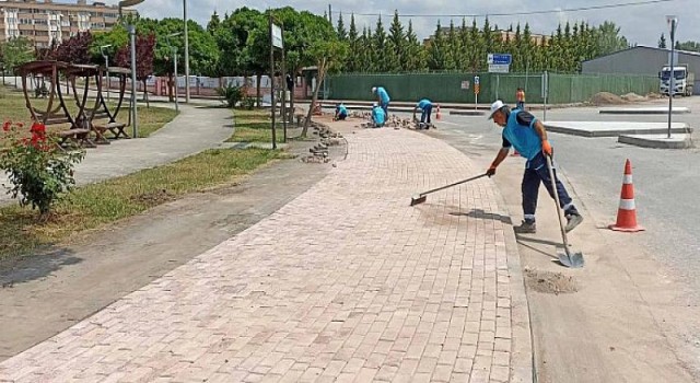 İzmit Hayrettin Uzun Caddesinde yol genişletme ve üstyapı