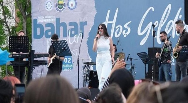 Üniversite Yaza Konserle Merhaba Dedi