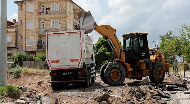 Yol Söküm Çalışmalarına Başlanan Ali Efe Yol Sokak Sıcak Asfalt Kaplanacak