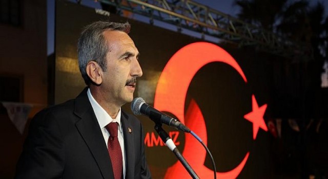 15 Temmuz Demokrasi ve Milli Birlik Günü kapsamında Urla Cumhuriyet Meydanı’nda tören programı düzenlendi.