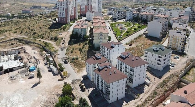 2000 Evler Mahallesi’ndeki 27. Sokak’ta Yol Yenileme Çalışması Başladı