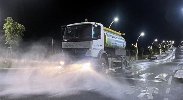 Aliağa’da Cadde, Sokak ve İbadethaneler Bayrama Hazır