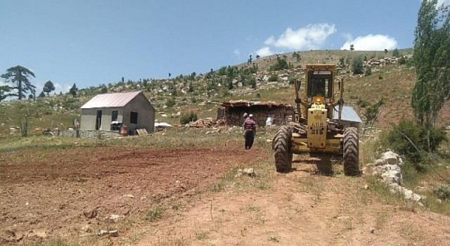 Antalya Büyükşehir ekipleri yayla yollarında yoğun mesaide