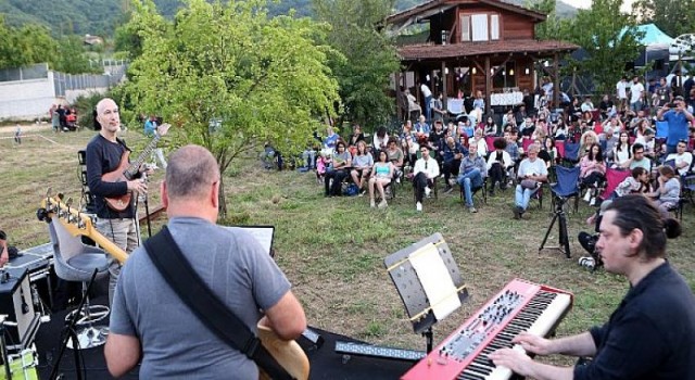 Doğa ve müziğin keyfini bir arada yaşadılar