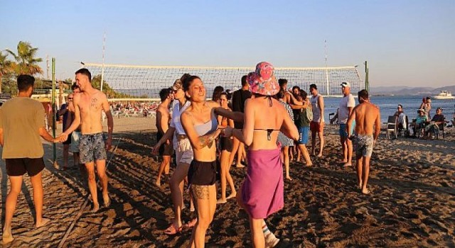 Edremit sahilleri plaj voleybolu ile renklendi