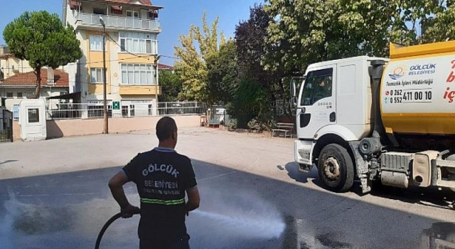 Gölcük’te Okul Bahçeleri Yeni Dönem İçin Temizleniyor