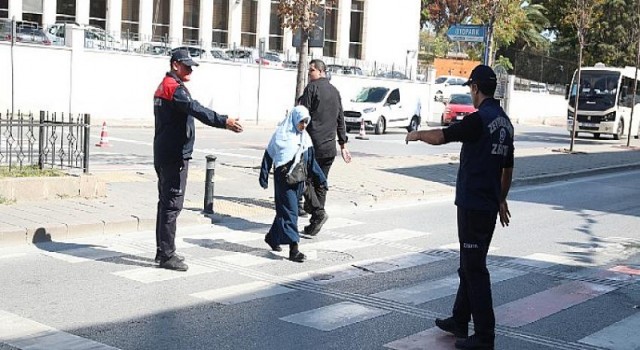 Zeytinburnu’nda Yayalara ve Hayata Saygı Duruşu