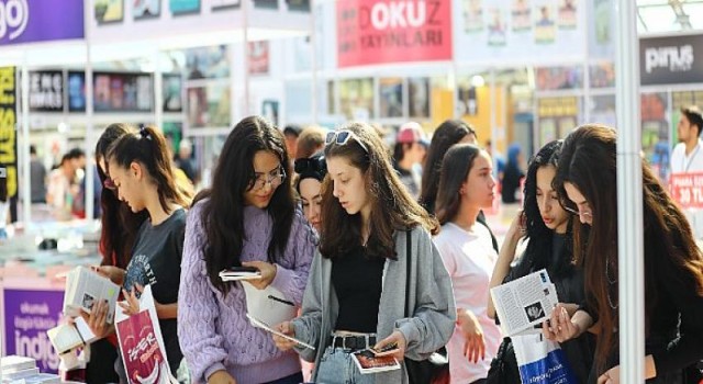 12. Antalya Kitap Fuarı dolu dolu geçiyor