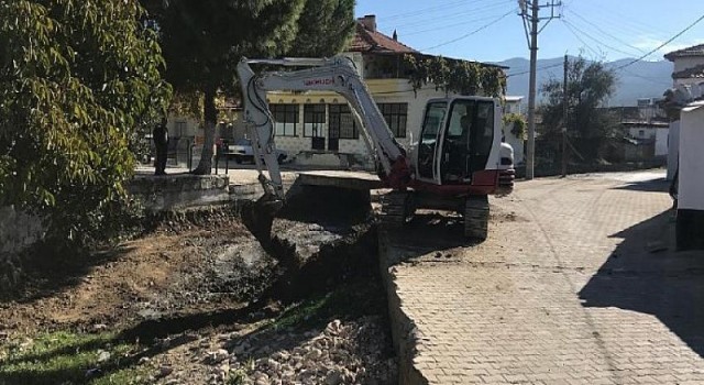 Börezli Deresinden 1500 Ton Balçık ve Çöp Çıktı