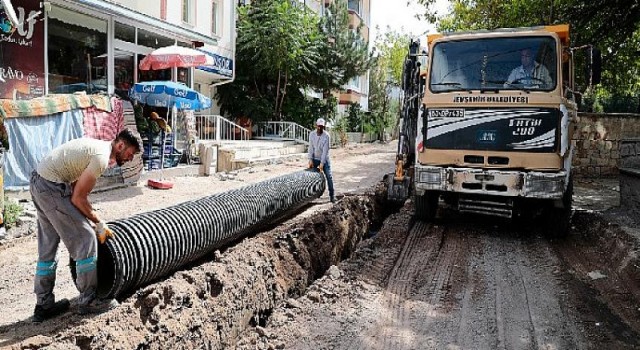 Esentepe ve Sümer Mahallesi’nde altyapı yenileme çalışmaları sürüyor