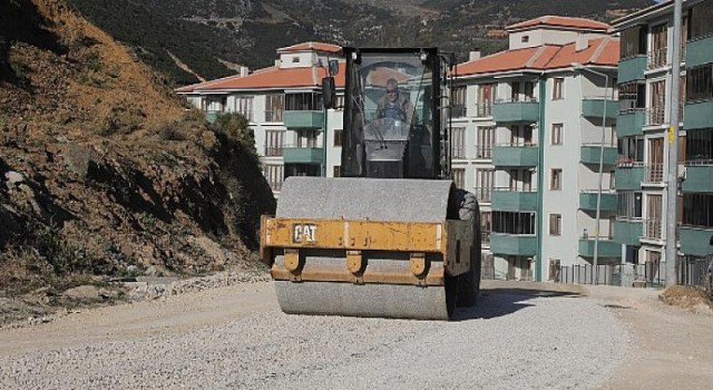 Gemlik’te asfalt kaplama çalışmaları devam ediyor