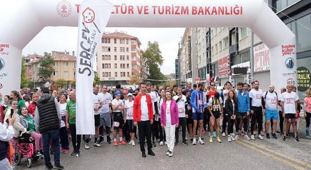 Kültür Yolu Festivalleri Devam Ediyor Başkent Kültür Yolu Festivali’nde Ankaralılar Sanat İçin Koştu ve Serebral Palsiye Dikkat Çekti