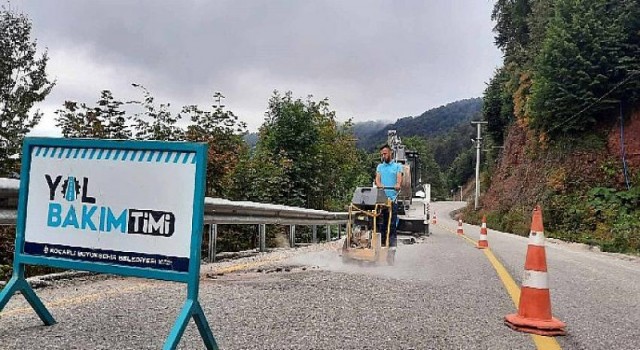 Yol Bakım Timi yolların bakım ve onarımını yapıyor