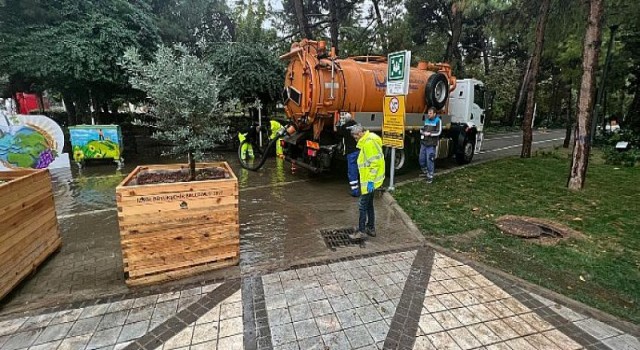 Aşırı yağış alan bölgelere anında müdahale ediliyor