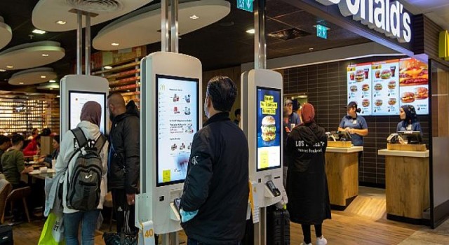 McDonald’s Türkiye’nin son teknoloji dijital sipariş ekranları ilk kez Sabiha Gökçen Havalimanı’nda