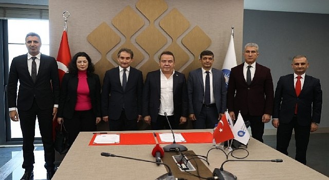 Antalya Büyükşehir Belediyesi&#39;nden çalışanlara 30 bin TL promosyon