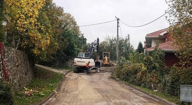 Başiskele Döngel Yarbay Mustafa Caddesinde üstyapı çalışmaları yapılıyor