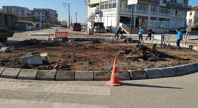 Başiskele Tınaztepe&#39;de dönel kavşak yapıldı