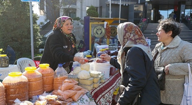 Buca Belediyesi Üretici Kadınlar Pazarı açıldı