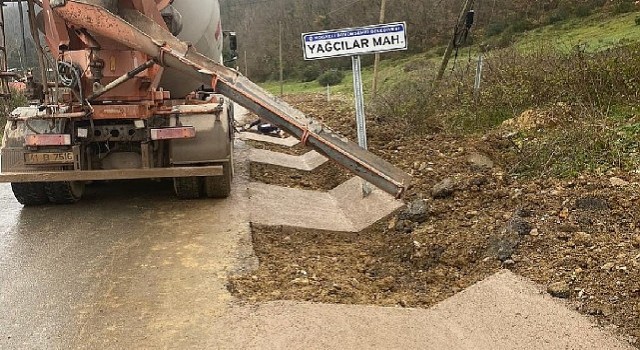 Gebze&#39;de köy yolları V kanal imalatı ile korunuyor