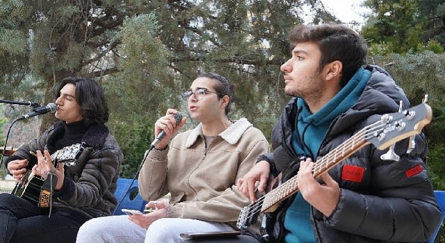 Keçiören&#39;deki Kütüphanede Yeni Yıl Coşkusu