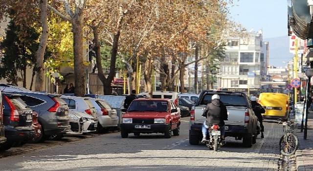 Ödemiş&#39;te Hürriyet Caddesi artık tek yön