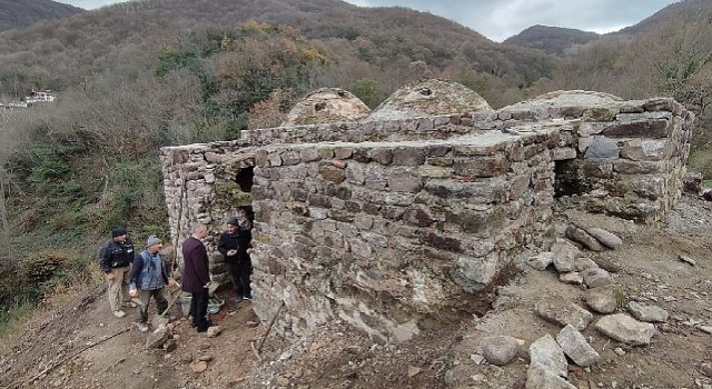 Yukaru Ulaşlı&#39;daki Tarihi Osmanlı Hamamın Restorasyonu Sürüyor