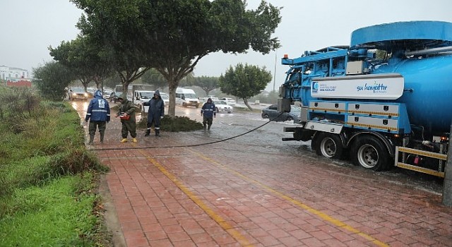 Antalya Büyükşehir ekipleri teyakkuzda