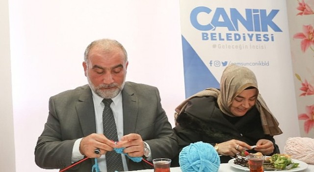 Başkan Sandıkçı Öğrenciler İçin Atkı ve Bere Ördü