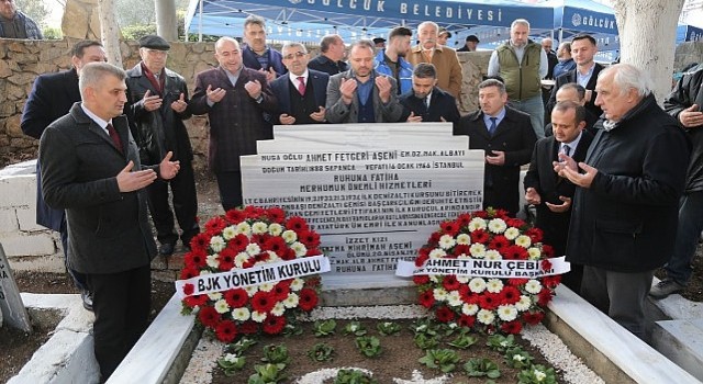 BJK Kulübü 6. Başkanı Aşeni Gölcük&#39;te Kabri Başında Anıldı