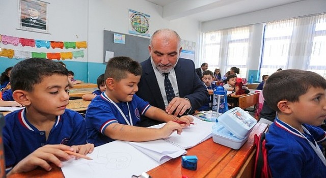 Canik Belediyesi&#39;nden Öğrencilere Karne Hediyesi