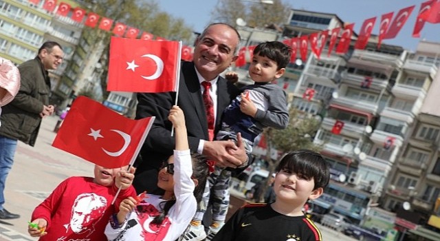 Gemlik Belediyesi&#39;nden çocuklara karne hediyesi