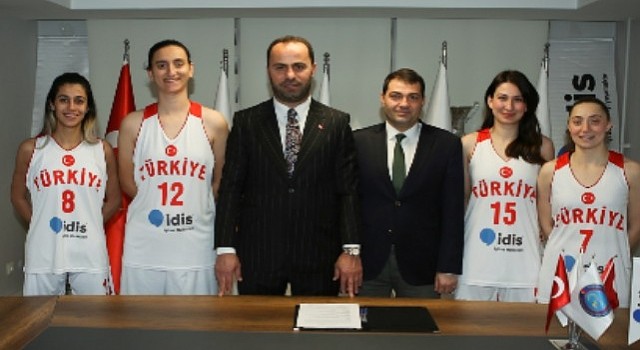 İdis İşitme Merkezleri, İşitme Engelliler Kadın Basketbol Milli Takımının yanında