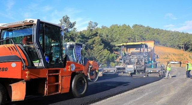 Kavaklıdere&#39;de Yol Çalışmaları Tamamlanıyor