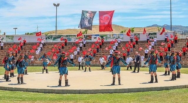 Menemen Belediyesi apos;Zeybek oynayacak, ustalar &apos;Çömlek yapacak